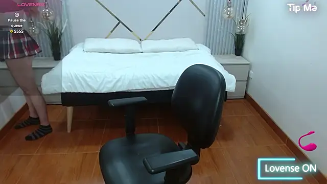 Bom BomXX online show from 11.05.25