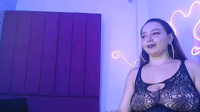 Snapshot of Mia2xsmith chatting on 06.18.26 Mia2xsmith online show from 06.18.26