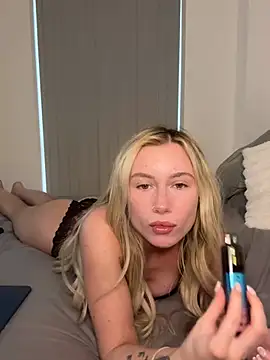 SexySaraxxoo online show from 01.11.26