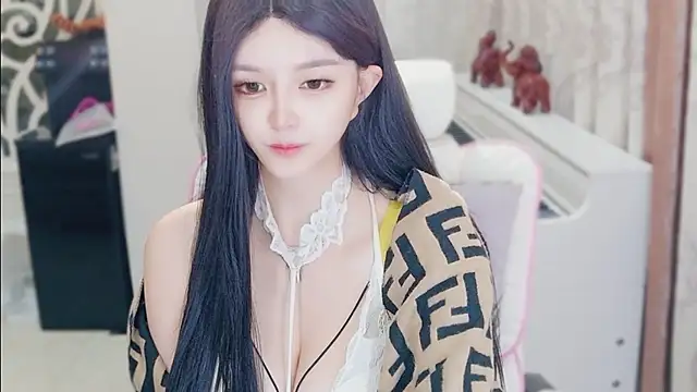 Snapshot of Aurora-77 chatting on 10.22.25 Aurora-77 online show from 10.22.25