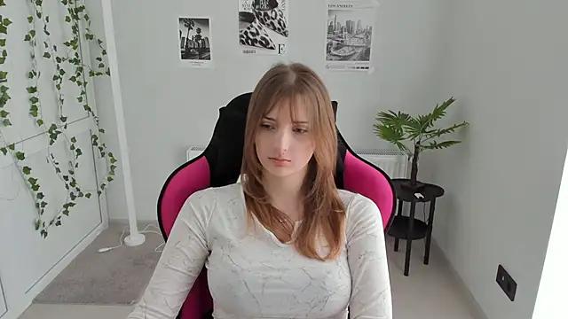 Snapshot of NeyliDream chatting on 04.22.26 NeyliDream online show from 04.22.26