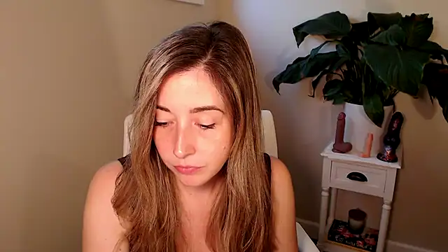 Snapshot of SuggestiveBehavior chatting on 10.07.25 SuggestiveBehavior online show from 10.07.25