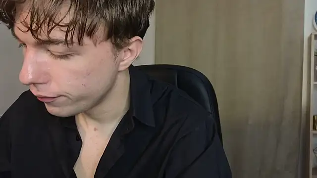 Snapshot of MarkShot_ chatting on 09.17.25 MarkShot online show from 09.17.25