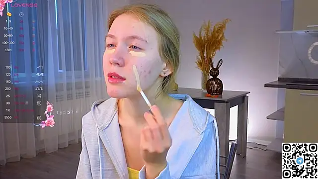 Snapshot of Succubelle chatting on 11.28.25 Succubelle online show from 11.28.25