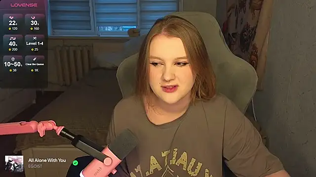 Snapshot of OliviaBlade chatting on 10.08.25 OliviaBlade online show from 10.08.25