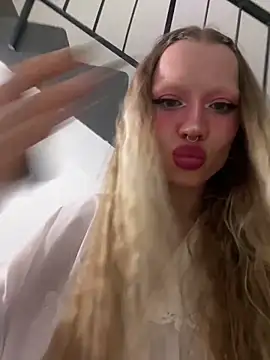 Snapshot of Sugar_Pop chatting on 09.12.25 Sugar Pop online show from 09.12.25