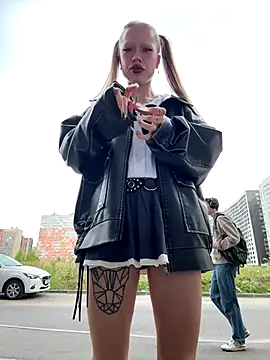 Snapshot of Sugar_Pop chatting on 09.15.25 Sugar Pop online show from 09.15.25