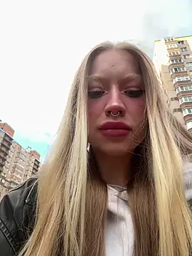 Snapshot of Sugar_Pop chatting on 09.19.25 Sugar Pop online show from 09.19.25