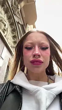 Snapshot of Sugar_Pop chatting on 09.22.25 Sugar Pop online show from 09.22.25