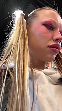 Snapshot of Sugar_Pop chatting on 09.23.25 Sugar Pop online show from 09.23.25