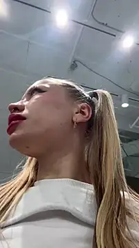 Snapshot of Sugar_Pop chatting on 09.30.25 Sugar Pop online show from 09.30.25