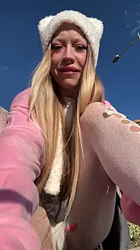 Snapshot of Sugar_Pop chatting on 10.08.25 Sugar Pop online show from 10.08.25