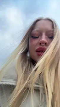 Snapshot of Sugar_Pop chatting on 10.09.25 Sugar Pop online show from 10.09.25