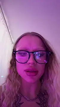 Snapshot of Sugar_Pop chatting on 10.21.25 Sugar Pop online show from 10.21.25