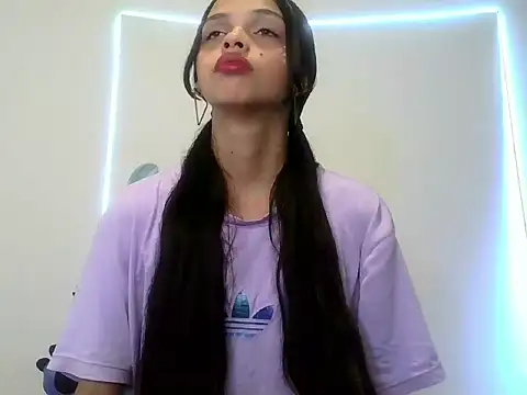 Snapshot of lucy_babyy chatting on 10.06.25 lucy babyy online show from 10.06.25