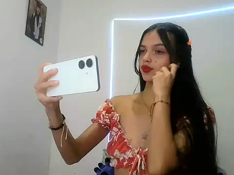 Snapshot of lucy_babyy chatting on 11.04.25 lucy babyy online show from 11.04.25