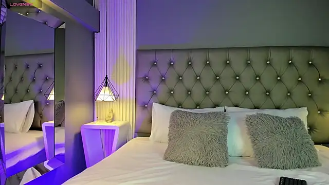 LunaBloomn online show from 10.28.25