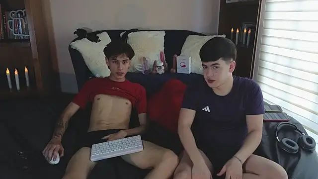 Snapshot of tightncuteass chatting on 12.05.25 tightncuteass online show from 12.05.25