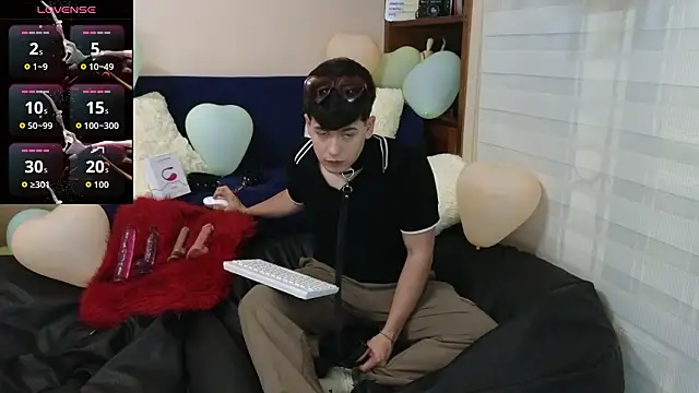 Snapshot of tightncuteass chatting on 02.15.26 tightncuteass online show from 02.15.26