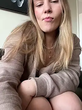 Snapshot of AllesandraLove chatting on 02.01.26 AllesandraLove online show from 02.01.26