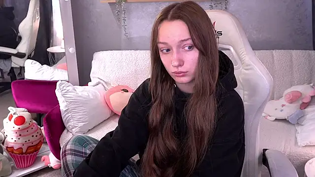 FoxyMayy online show from 10.24.25