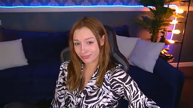 Snapshot of FoxyMayy chatting on 07.19.26 FoxyMayy online show from 07.19.26