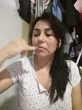 Snapshot of vanessa-titisM chatting on 11.15.25 vanessa-titisM online show from 11.15.25