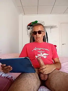 Snapshot of EmilioTaladdro chatting on 07.14.26 EmilioTaladdro online show from 07.14.26