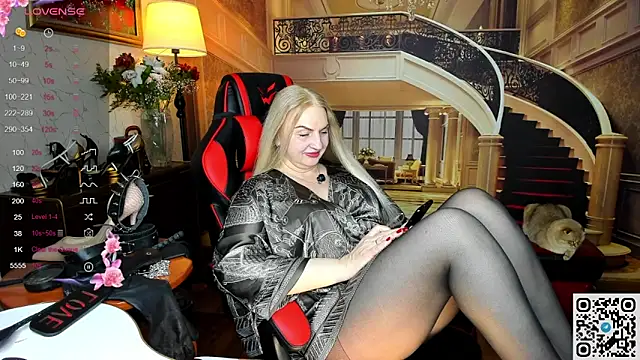 Nina Devillle online show from 03.11.26