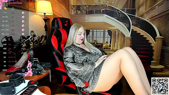 Nina Devillle online show from 04.13.26