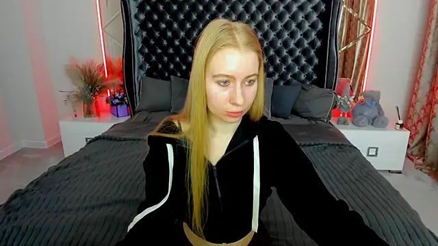 Alina Blonde online show from 04.18.26