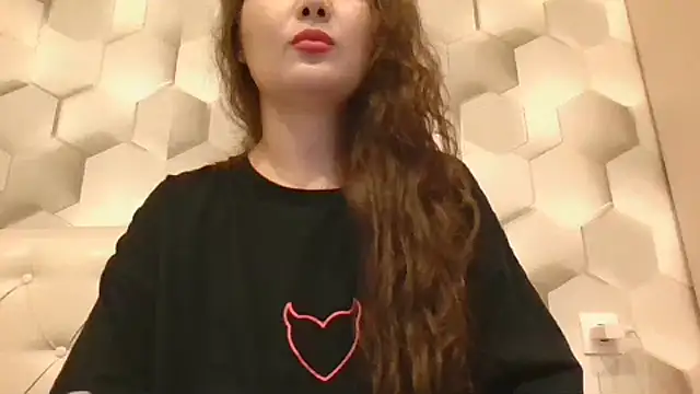 Snapshot of Calyna chatting on 07.23.26 Calyna online show from 07.23.26