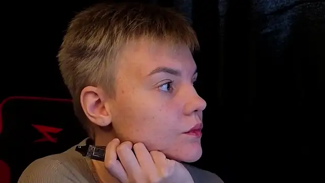 Snapshot of KrisNeal chatting on 10.22.25 KrisNeal online show from 10.22.25