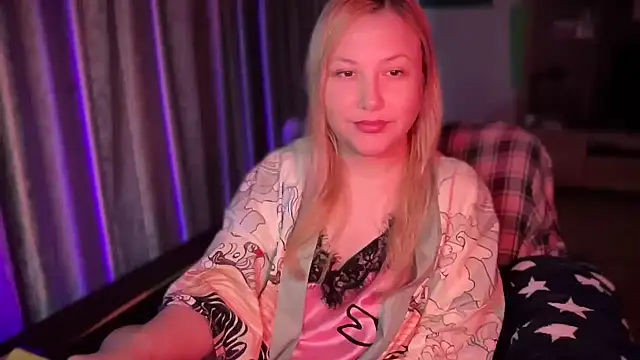 Snapshot of BikiHellena chatting on 11.07.25 BikiHellena online show from 11.07.25