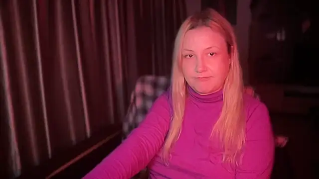 Snapshot of BikiHellena chatting on 11.26.25 BikiHellena online show from 11.26.25