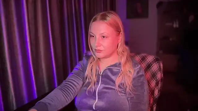 Snapshot of BikiHellena chatting on 12.14.25 BikiHellena online show from 12.14.25