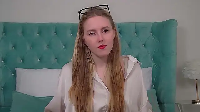 Snapshot of LexiBookwell chatting on 06.04.26 LexiBookwell online show from 06.04.26