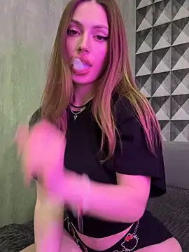 Elizabeth Tay online show from 04.19.26