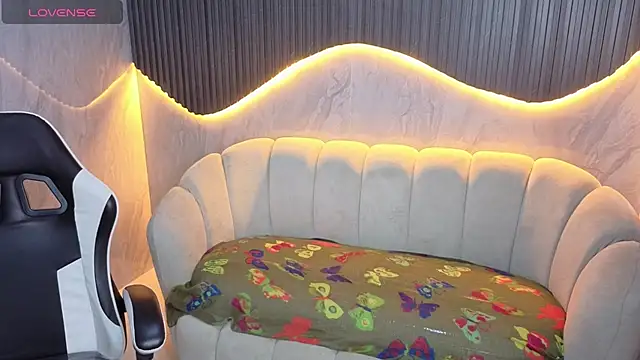 Snapshot of Maia_Tx chatting on 10.06.25 Maia Tx online show from 10.06.25