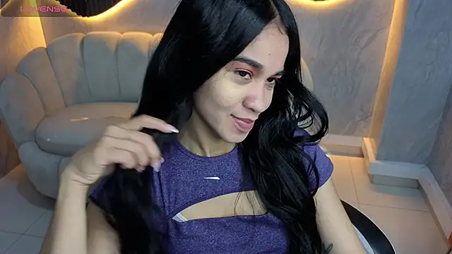 Snapshot of Maia_Tx chatting on 10.27.25 Maia Tx online show from 10.27.25