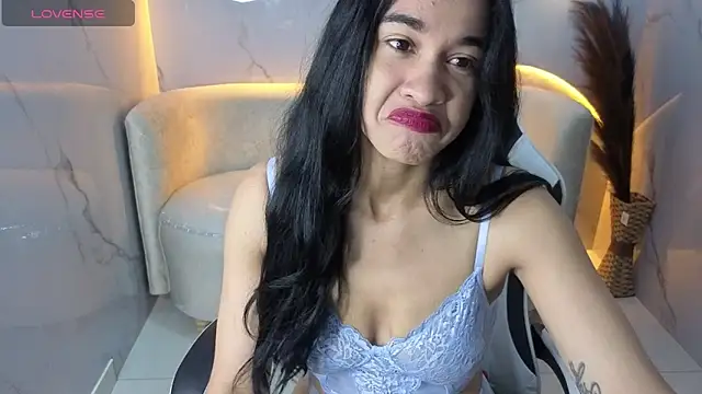 Snapshot of Maia_Tx chatting on 11.11.25 Maia Tx online show from 11.11.25