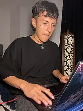 NaytonFreeman online show from 10.06.25