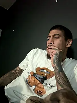 Snapshot of busnfatnutsLildee chatting on 11.03.25 busnfatnutsLildee online show from 11.03.25