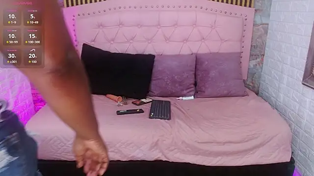 Snapshot of sheyla__ebony chatting on 11.06.25 sheyla ebony online show from 11.06.25