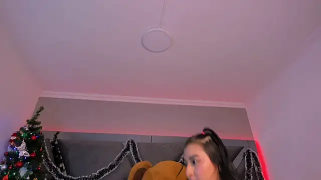 Snapshot of MariaFlowers chatting on 11.27.25 MariaFlowers online show from 11.27.25