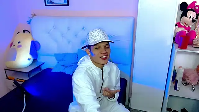 Snapshot of EL_VENEZOLANO_22CM chatting on 10.03.25 EL VENEZOLANO 22CM online show from 10.03.25