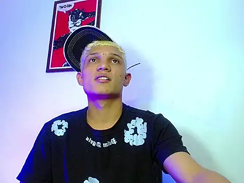 Snapshot of EL_VENEZOLANO_22CM chatting on 10.10.25 EL VENEZOLANO 22CM online show from 10.10.25