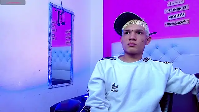 Snapshot of EL_VENEZOLANO_22CM chatting on 10.17.25 EL VENEZOLANO 22CM online show from 10.17.25