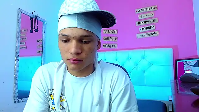 Snapshot of EL_VENEZOLANO_22CM chatting on 10.26.25 EL VENEZOLANO 22CM online show from 10.26.25