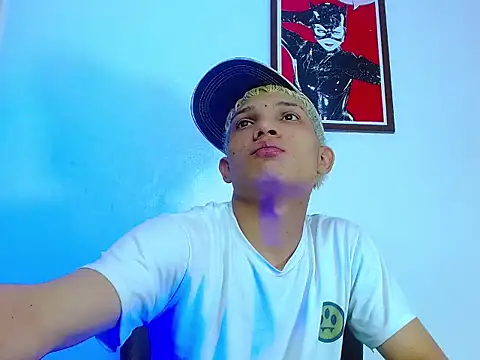 Snapshot of EL_VENEZOLANO_22CM chatting on 10.28.25 EL VENEZOLANO 22CM online show from 10.28.25